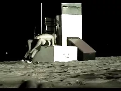Az ébenfekete focista a szexfilmek online sápadt bőrű csajt bassza meg a zuhanyzóban