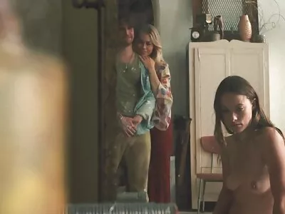 A törött autó segít Mira Cuckold éhes magyarul beszélő pornó filmek puncijának, hogy elégedett legyen