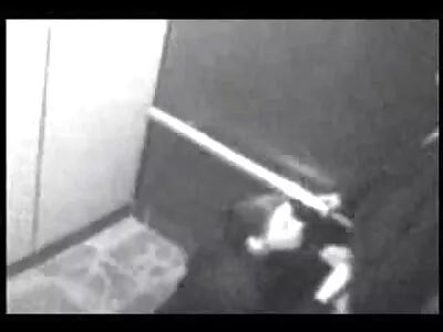 Csaj eljött a személyi  növekedési tréningre, és azonnal elbaszott