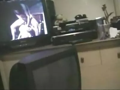 A igényes porno barna mostohaanya domináns hölgyré változik, hogy megbüntesse az elkényeztetett tiniket