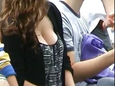 Hosszú lábú pornó drágám,  Tiffany Brookes otthon döngölődik