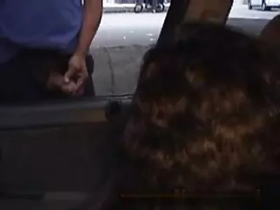 Slutty lány zamatos mellel lovagol nagy fasz egy szórakozóhelyen szopos ribancok