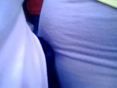 Szexi tini frufru legjobb barátnőjét ütögeti a porno ingyen film fürdőszobájában