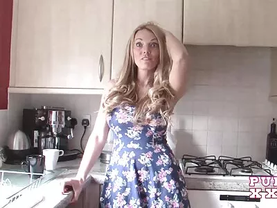 Göndör hajú MILF ingyen porno hub letérdel, és gyönyörködik a vastag és hosszú kakasban