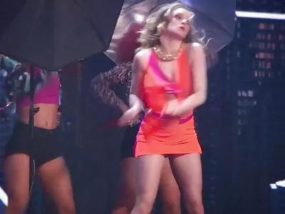 Karcsú barna drágát az porno video ingyen ő embere szegezi hátulról