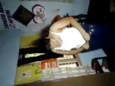 Vöröshajú lány, Andi Rye nagy fekete schlongot fúj