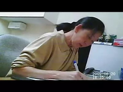 Két leszbikus szórakozik, miközben meztelenül és sperma ingyen retro pornó közben játszik