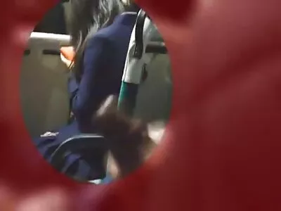 Aranyos barna csaj szopást ad a pénzért
