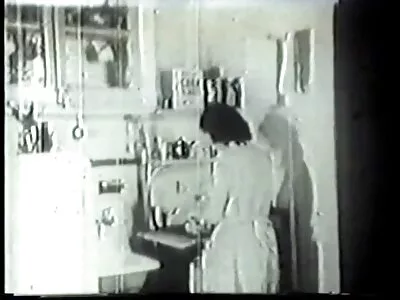 A tetovált szőke tökéletes seggét nyalogatja és mélyre  fúrja