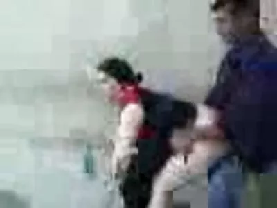A fiú megeszi a barátnője borotvált muffját, mielőtt belefúrja a farkát 50 es porno