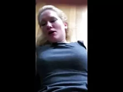 Aranyos nő minden nyílás szar, és még ingyen leszbi sex használ dildo