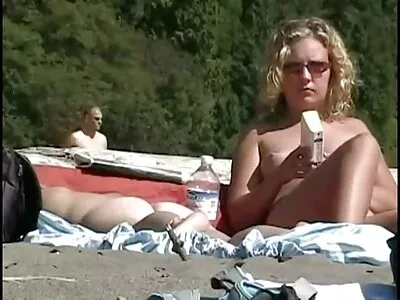 Alice Frost szereti, ha két nagy kakas ingyen szex szobák a seggét és punci