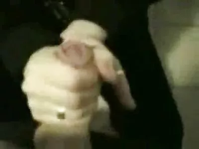 A jóképű fotós  könnyen bevonja a modelleket a hármas szexbe
